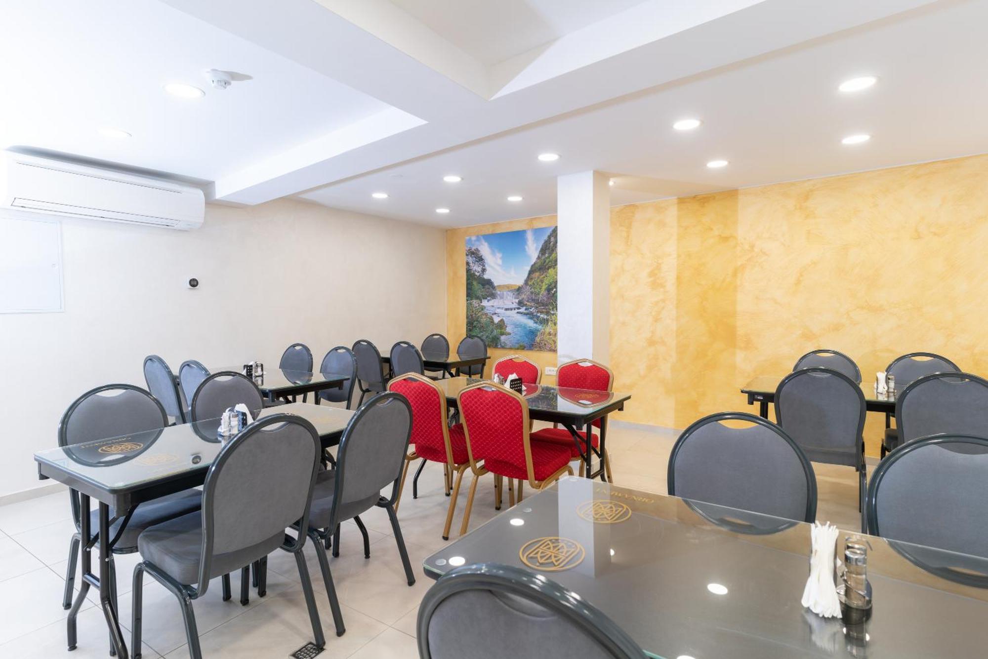 Ornament Hotel And Apartments Сараєво Екстер'єр фото